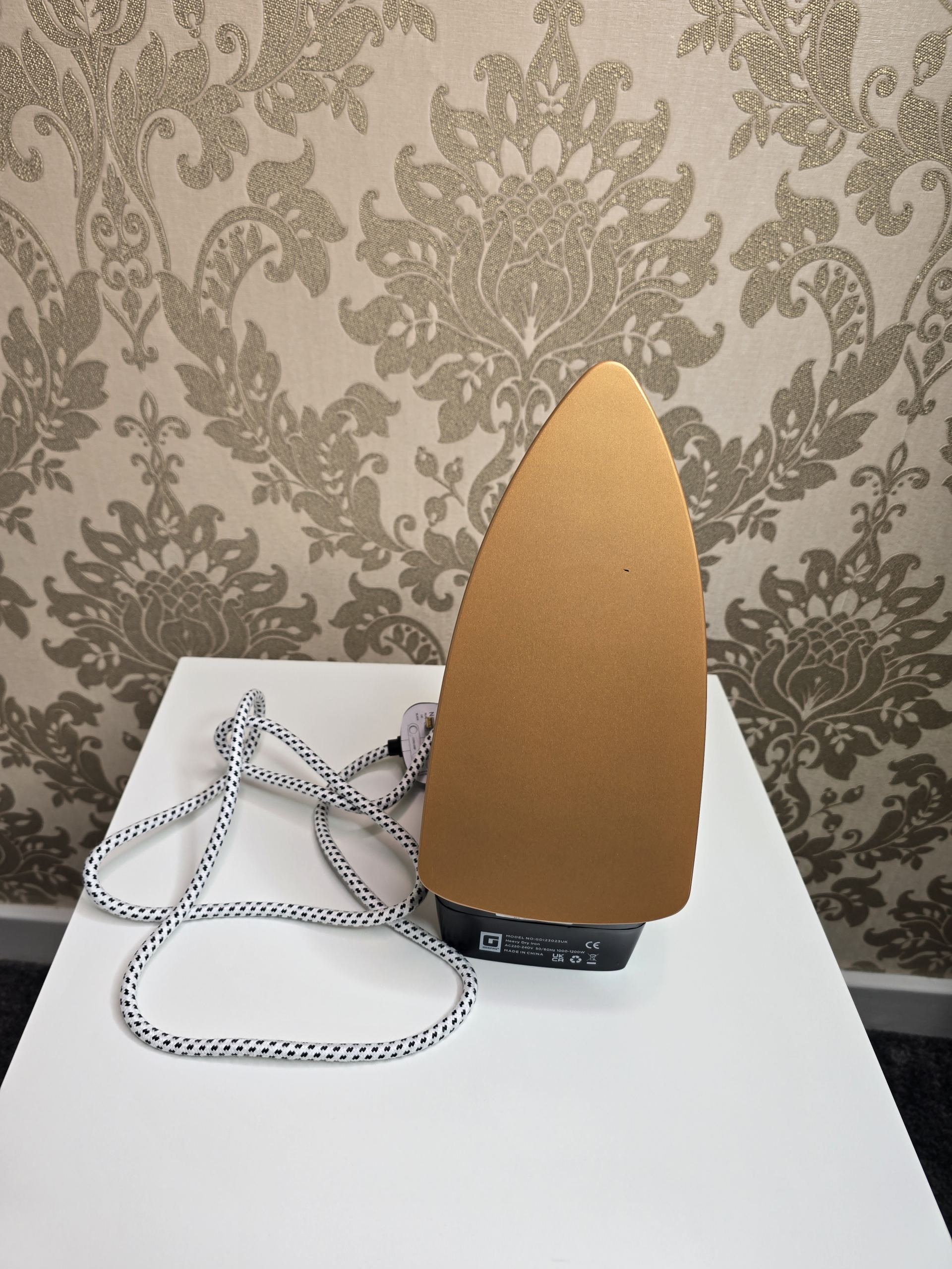 Premium Geepas 1200W Heavyweight Dry Iron – Powerful Black & Gold Non-Stick Clothes Iron - Image 6