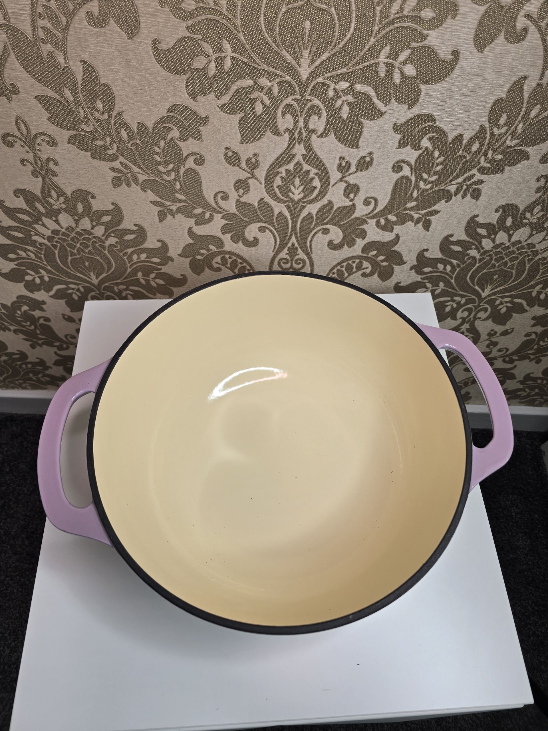 Premium Pastel Pink Enamel Casserole Pot with Lid – Elegant Cast Iron Style Dutch Oven for Modern UK Kitchens - Image 5