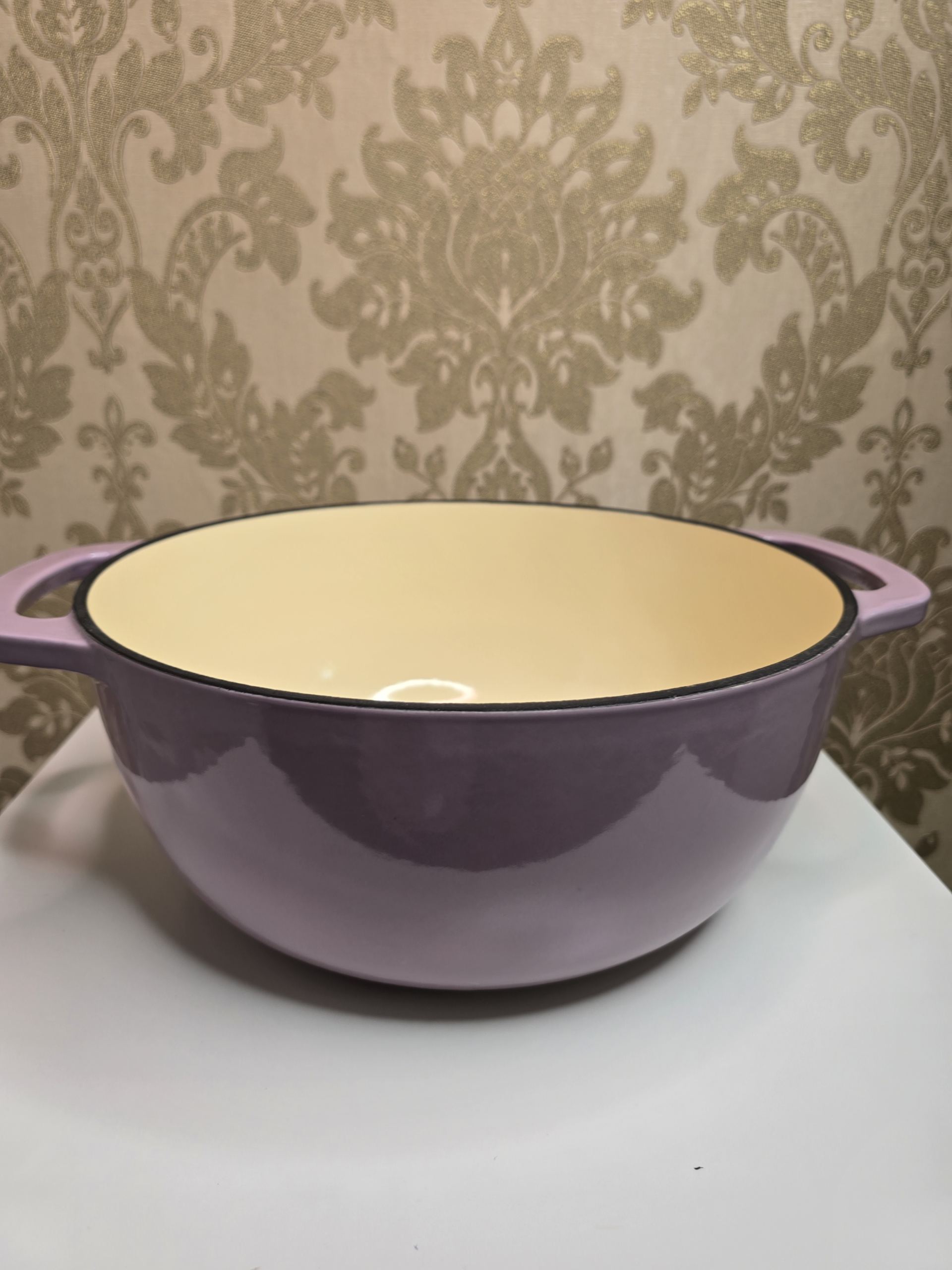 Premium Pastel Pink Enamel Casserole Pot with Lid – Elegant Cast Iron Style Dutch Oven for Modern UK Kitchens - Image 8