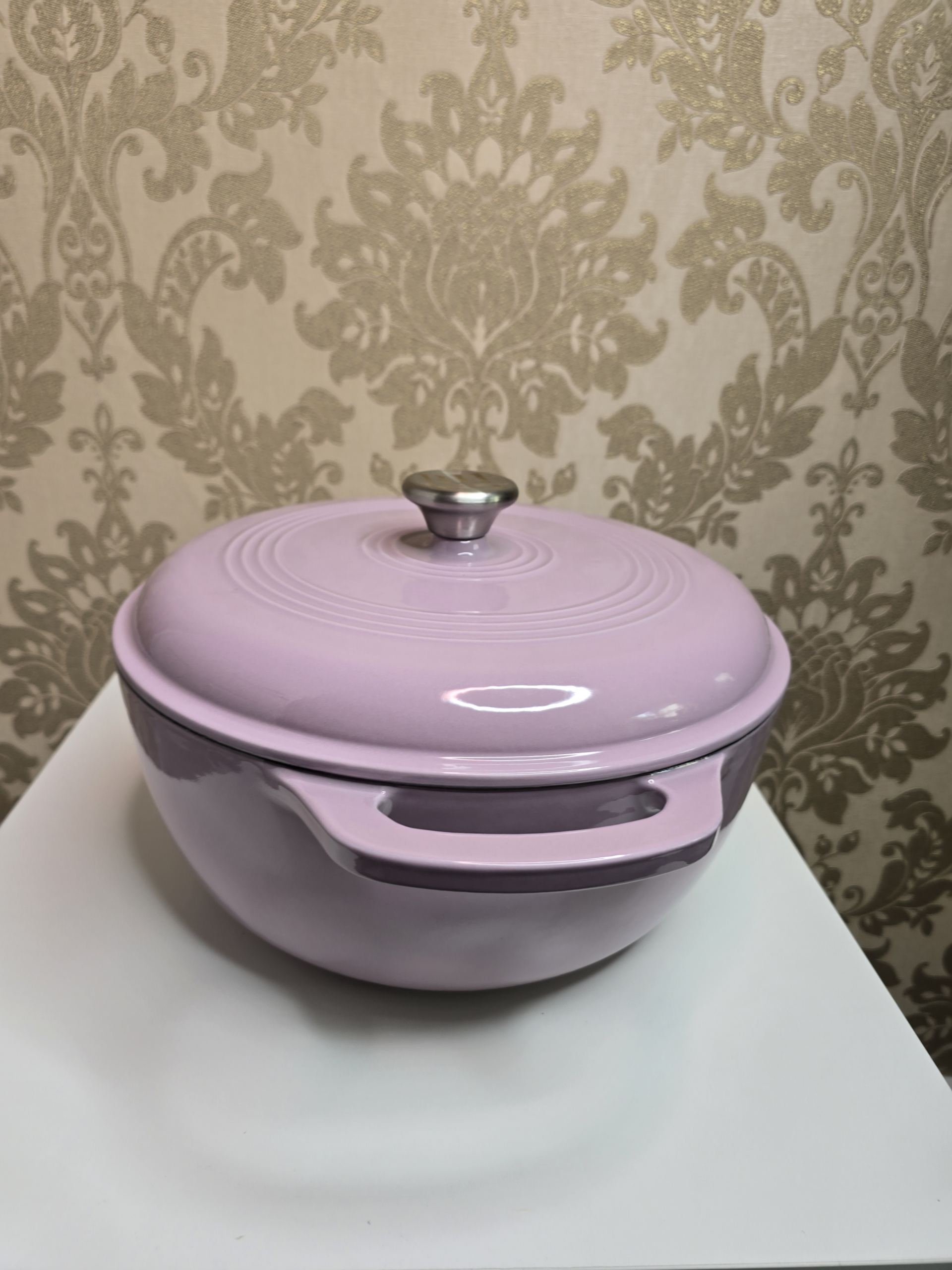 Premium Pastel Pink Enamel Casserole Pot with Lid – Elegant Cast Iron Style Dutch Oven for Modern UK Kitchens - Image 2
