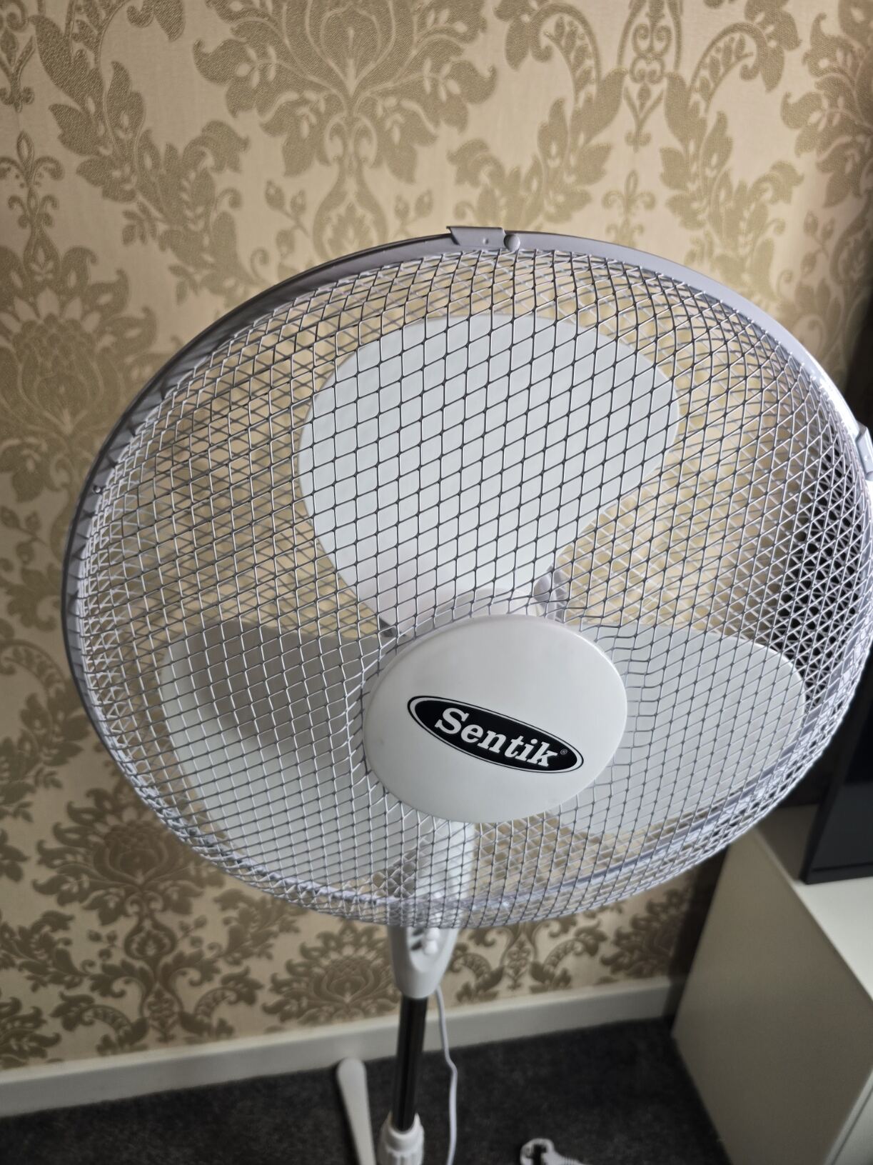 Sentik Pedestal Fan – Premium 3-Speed Adjustable White Cooling Fan for Home & Office - Image 3