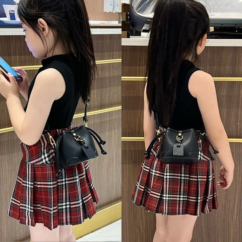New Mini small bucket bag children's bag Korean style outing girl's crossbody bag baby exquisite accessories compact bag - Image 3