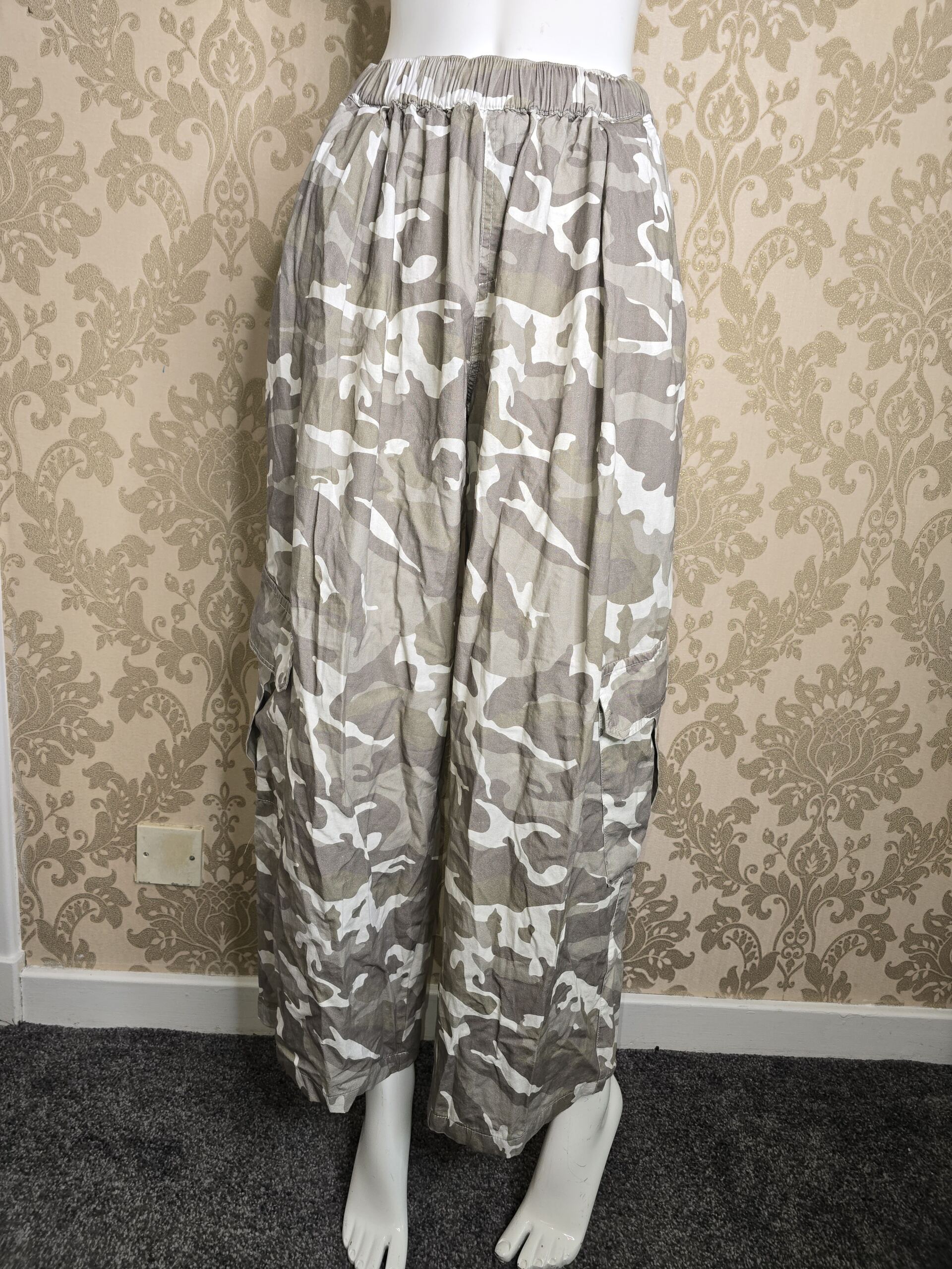 Women’s Grey Camouflage Cargo Trousers Size Small, Elastic Waist Relaxed Fit Utility Pants with Side Pockets, Casual Streetwear Cargo Bottoms - Image 7