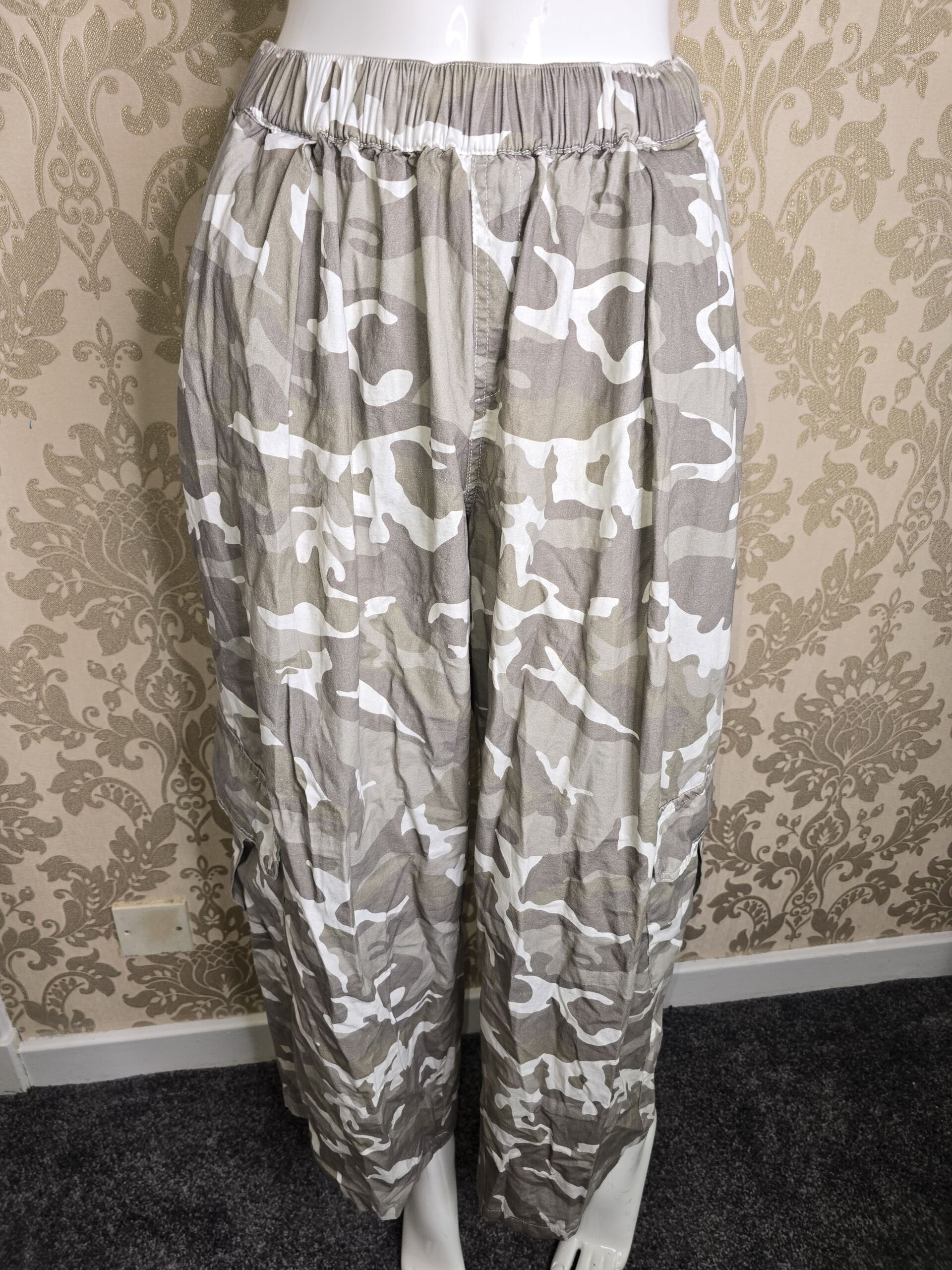 Women’s Grey Camouflage Cargo Trousers Size Small, Elastic Waist Relaxed Fit Utility Pants with Side Pockets, Casual Streetwear Cargo Bottoms - Image 5