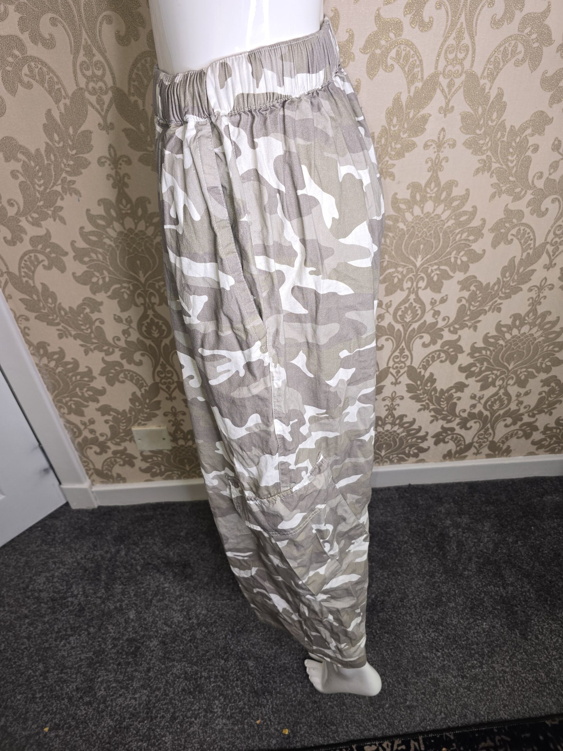 Women’s Grey Camouflage Cargo Trousers Size Small, Elastic Waist Relaxed Fit Utility Pants with Side Pockets, Casual Streetwear Cargo Bottoms - Image 4