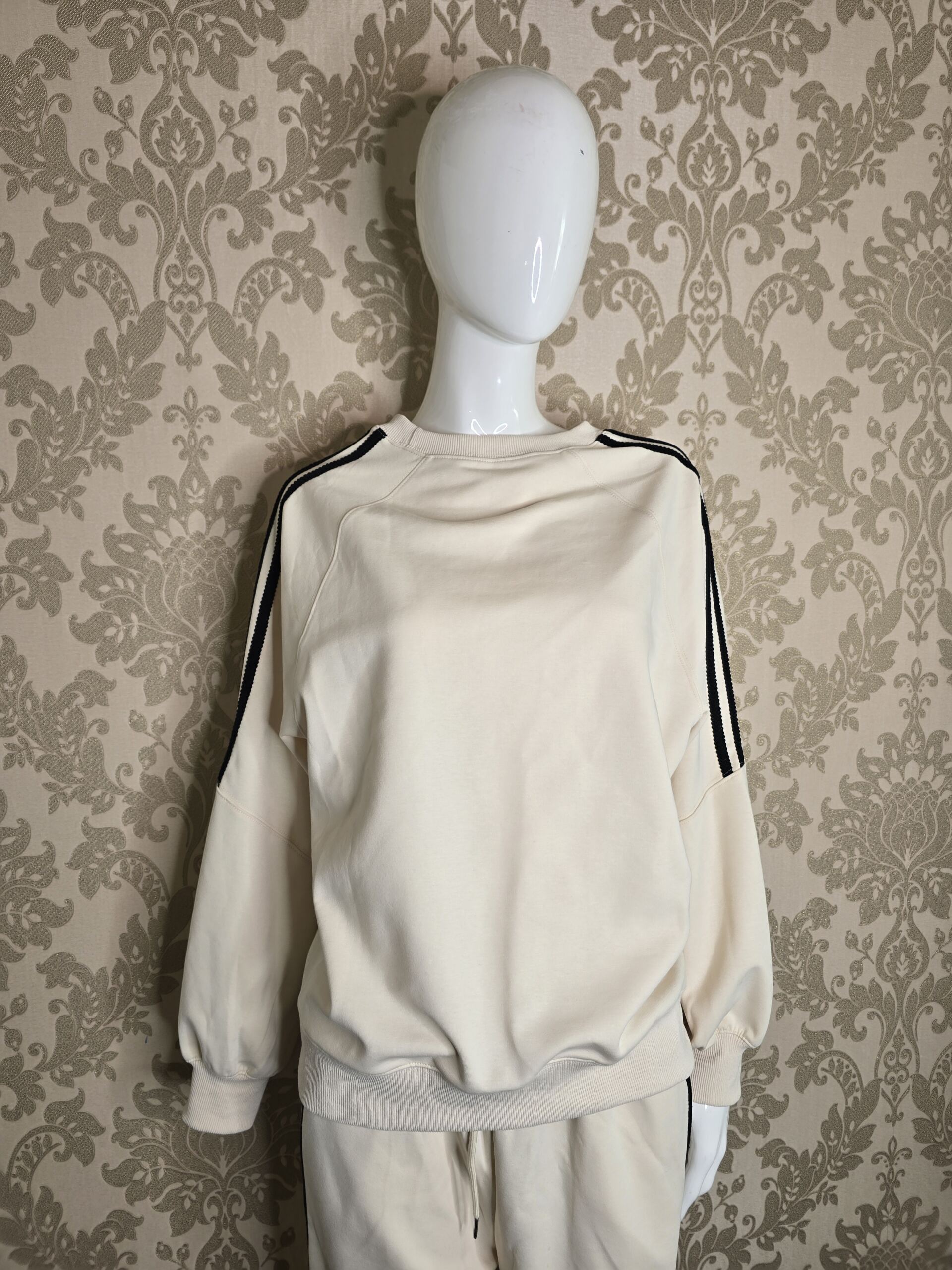 Stylish Women’s Cream Tracksuit Co-ord Set – Size Medium - Image 3