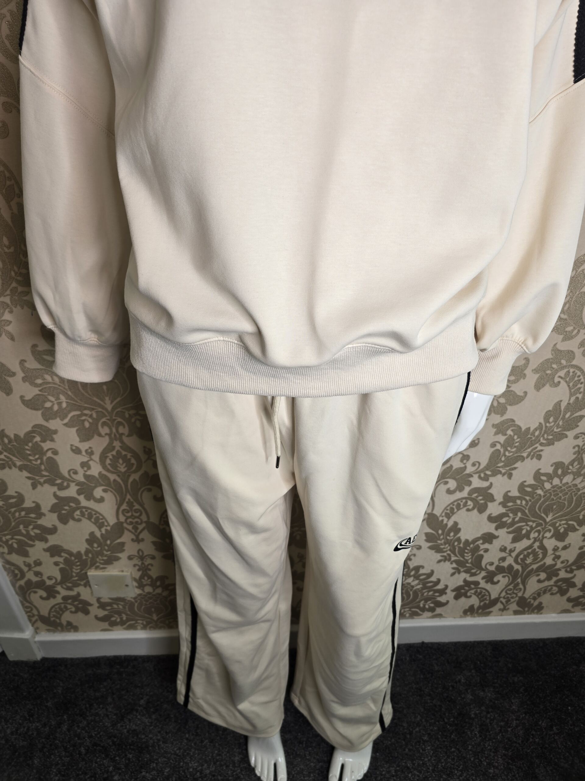 Stylish Women’s Cream Tracksuit Co-ord Set – Size Medium - Image 4