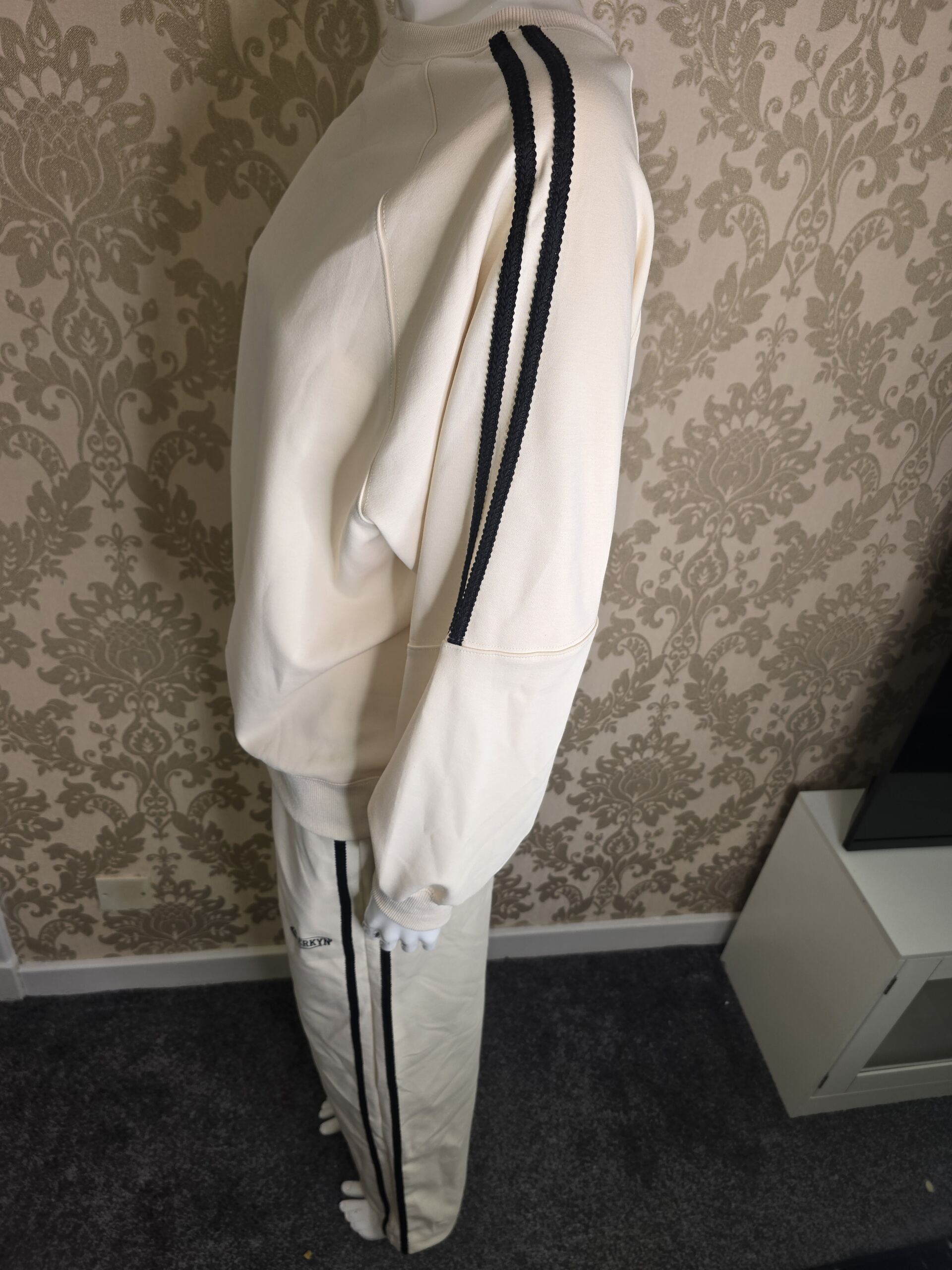 Stylish Women’s Cream Tracksuit Co-ord Set – Size Medium - Image 5