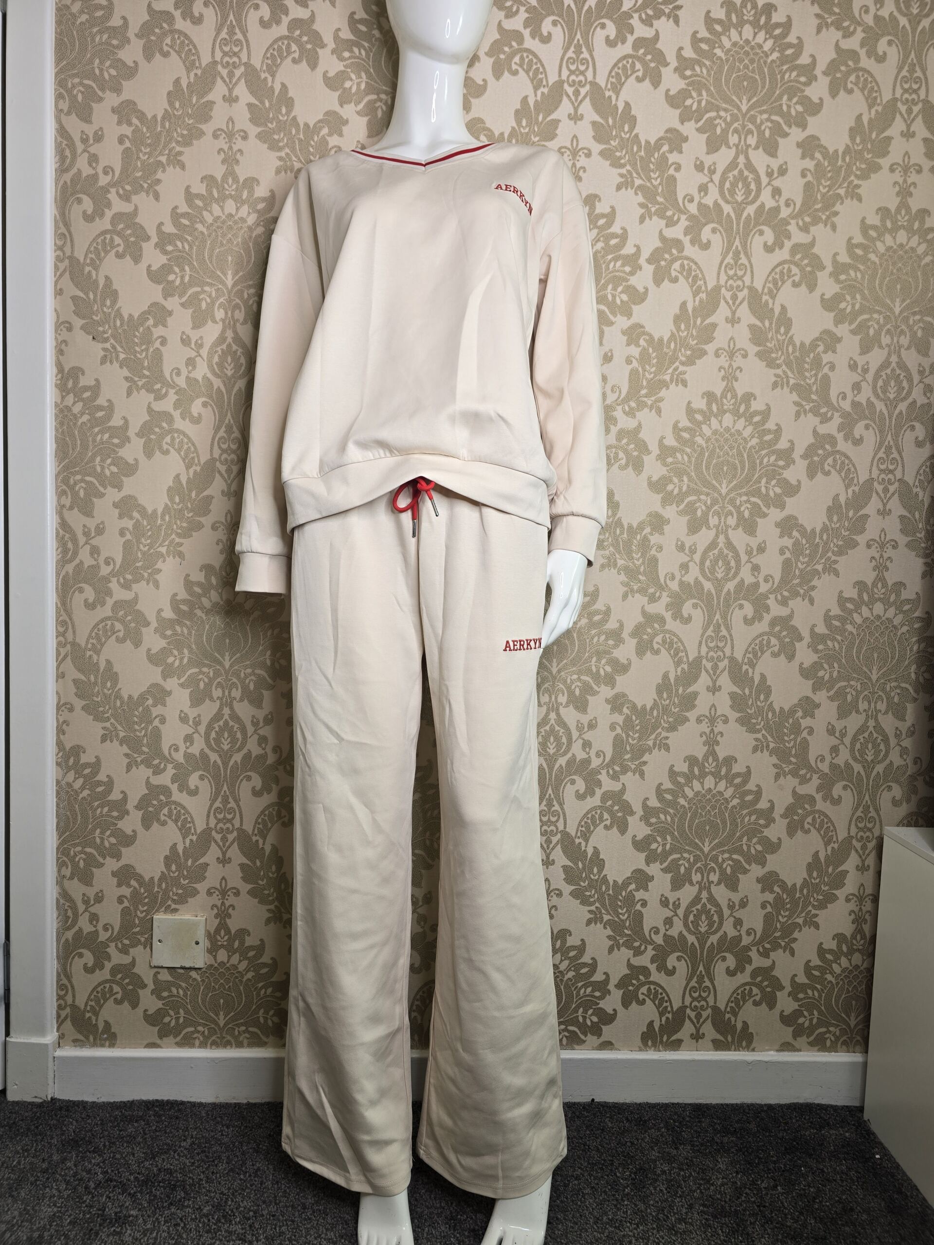 Stylish Women’s Cream Loungewear Co-ord Set – Size Medium - Image 6