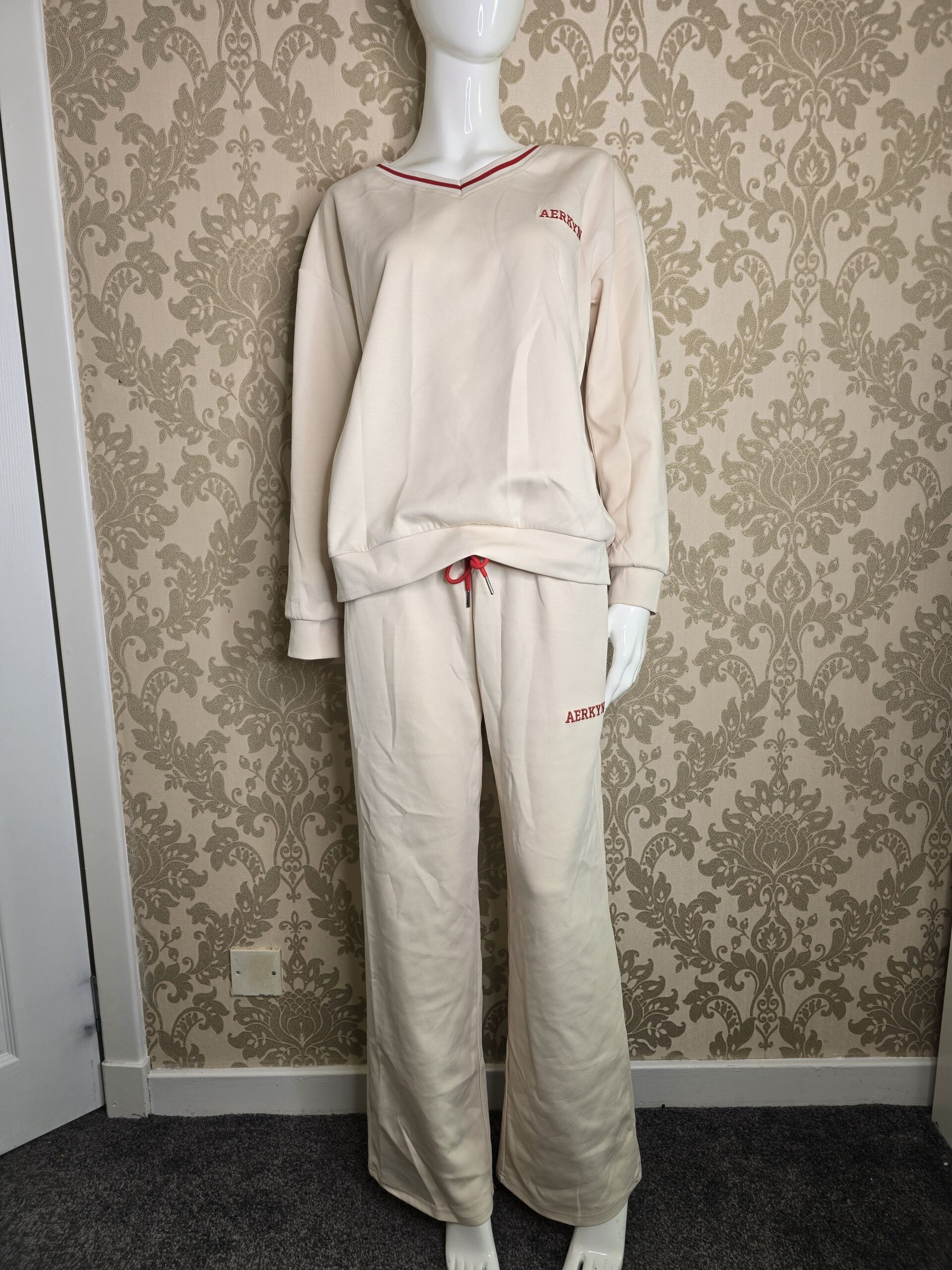 Stylish Women’s Cream Loungewear Co-ord Set – Size Medium