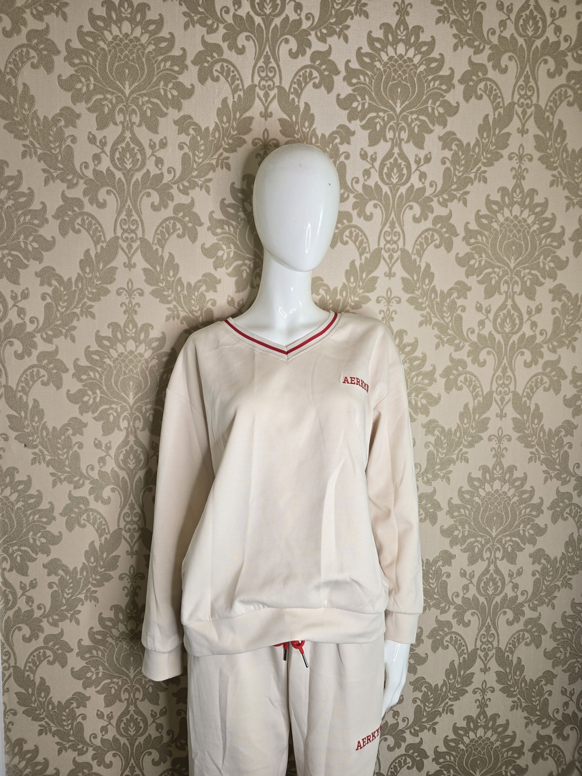 Stylish Women’s Cream Loungewear Co-ord Set – Size Medium - Image 4