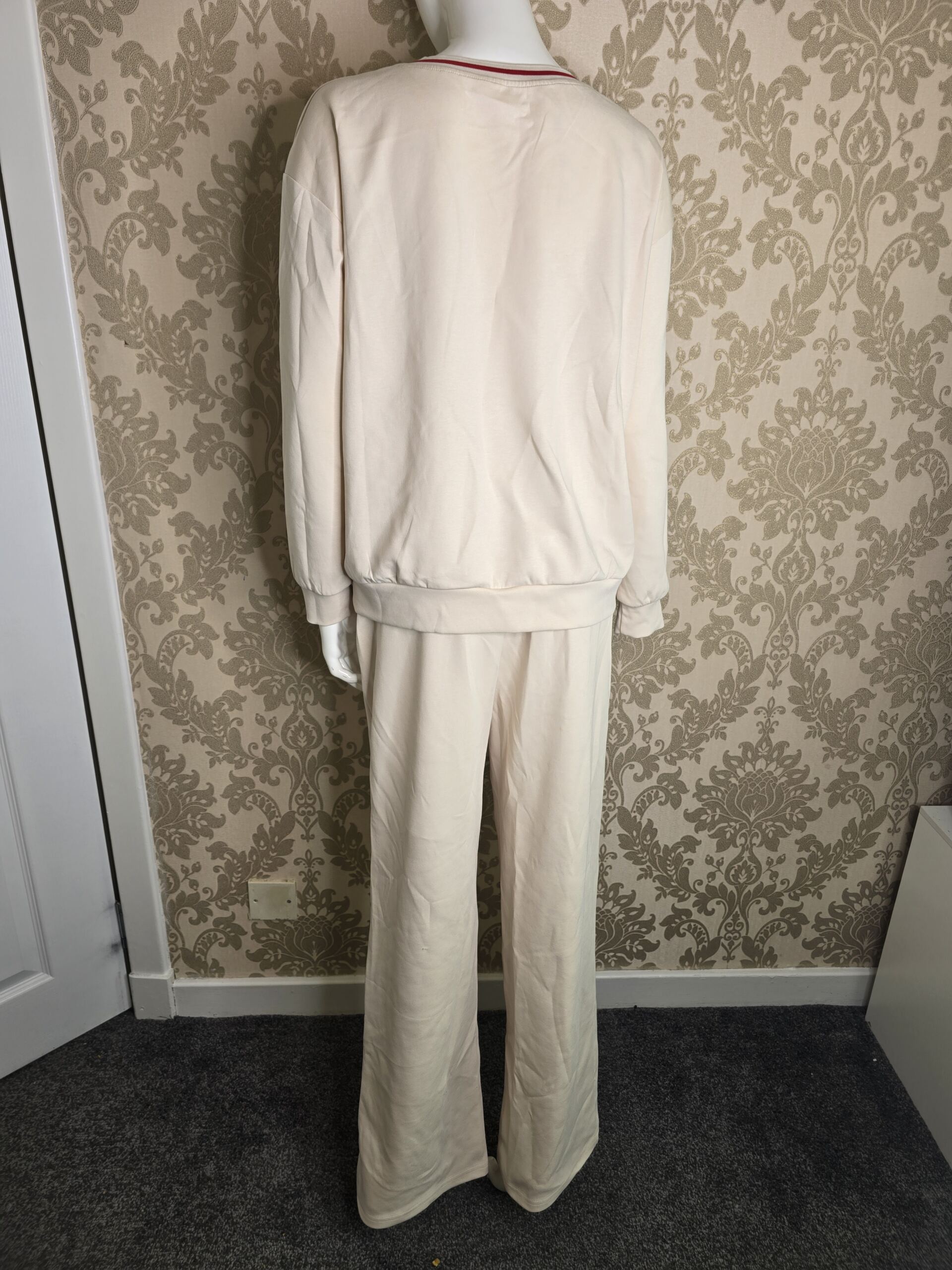 Stylish Women’s Cream Loungewear Co-ord Set – Size Medium - Image 2
