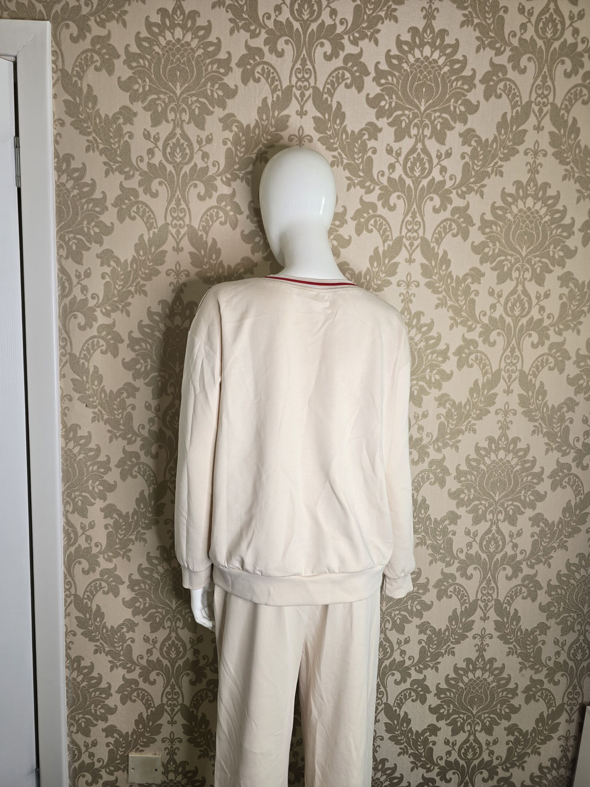 Stylish Women’s Cream Loungewear Co-ord Set – Size Medium - Image 7