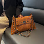 Autumn and Winter new retro rivet women's shoulder bag high texture chain messenger bag