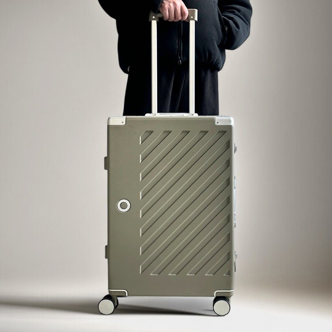 Boutique business luggage boarding bag aluminum frame durable men's and women's fashion trolley case luggage and suitcase password lock - Image 2