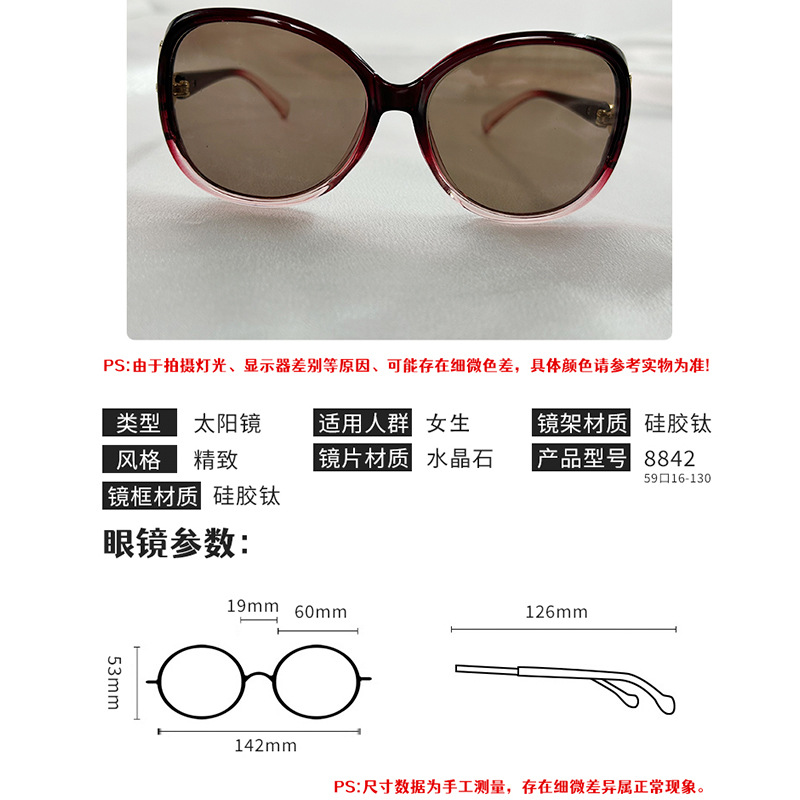 Stylish Women's Full Frame Small Sunglasses - Image 3
